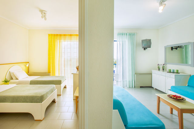 Port Marina Hotel - family/connected rooms